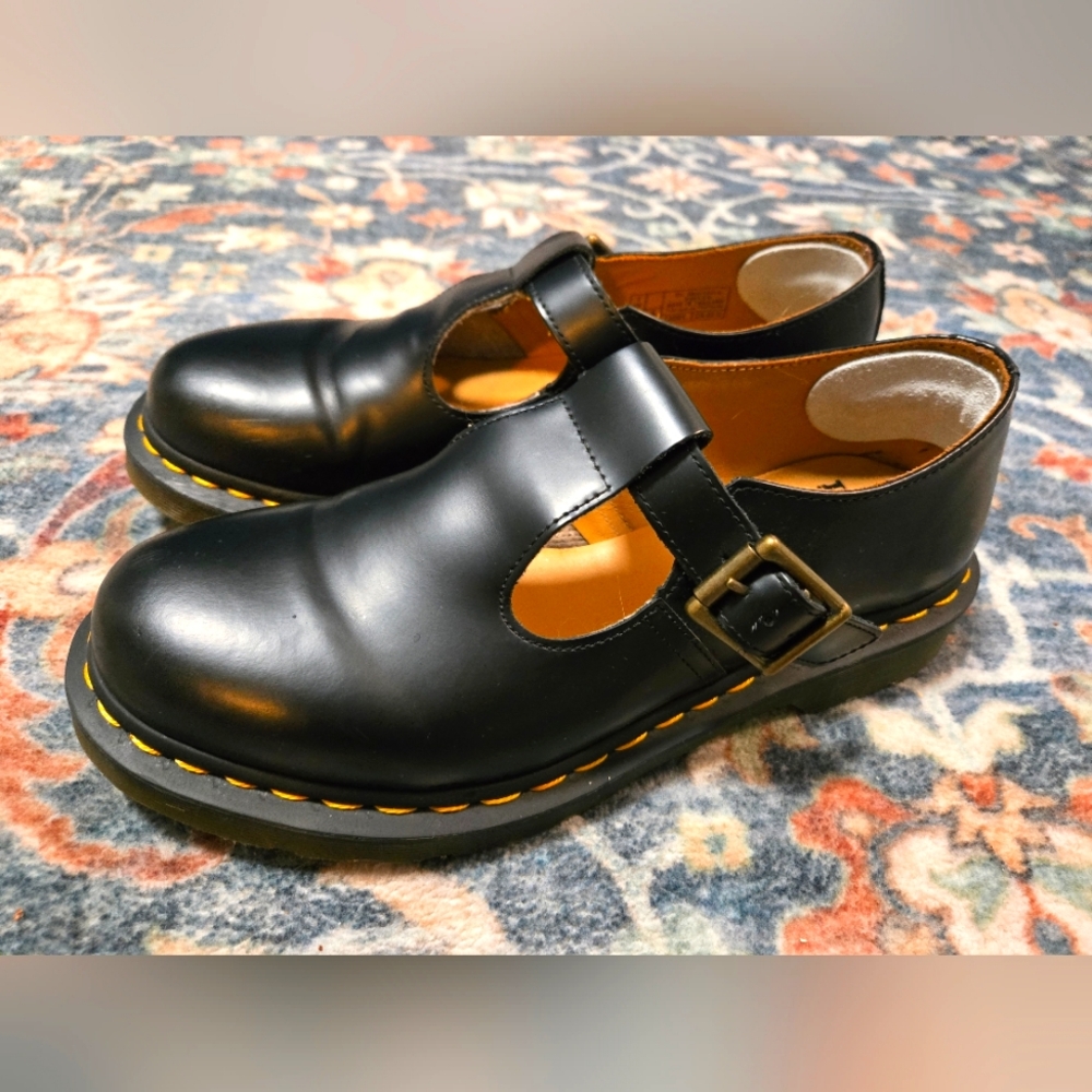 Beautiful Dr. Martens Mary Jane's size 9